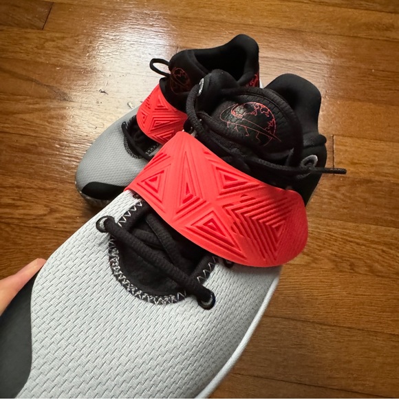 Boys Nike Kyrie Shoes - Picture 5 of 9